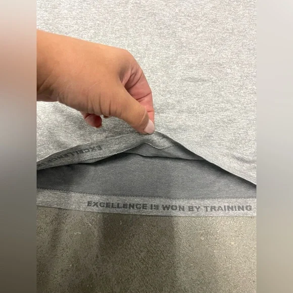 NWT Men’s RHONE Versatility Seamless Performance T-Shirt Gray Vapor Training Gym - Picture 4 of 8